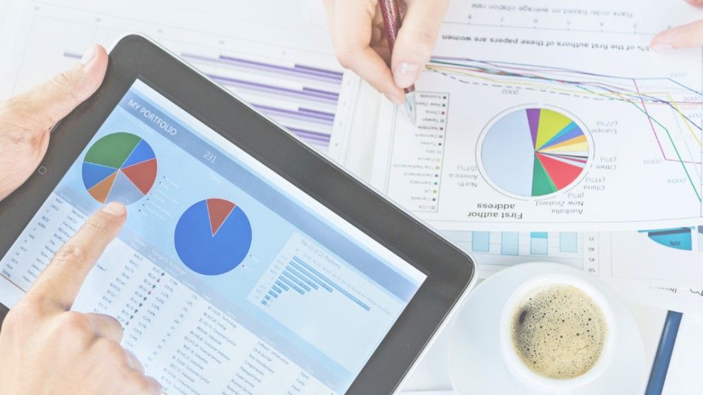 Datenanalyse mit Diagrammen und Tablet